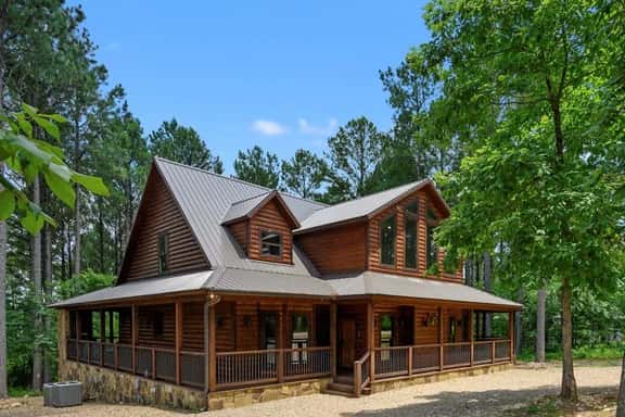Maple Leaf Lodge - Image 1