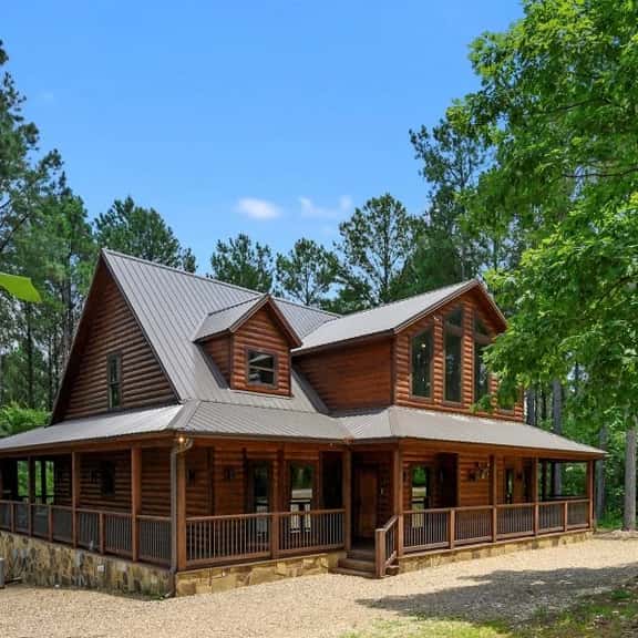 Maple Leaf Lodge - Image 1