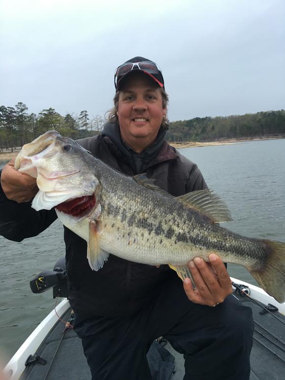 Broken Bow Lake Guide Service - Beavers Bend Luxury Cabin Rentals